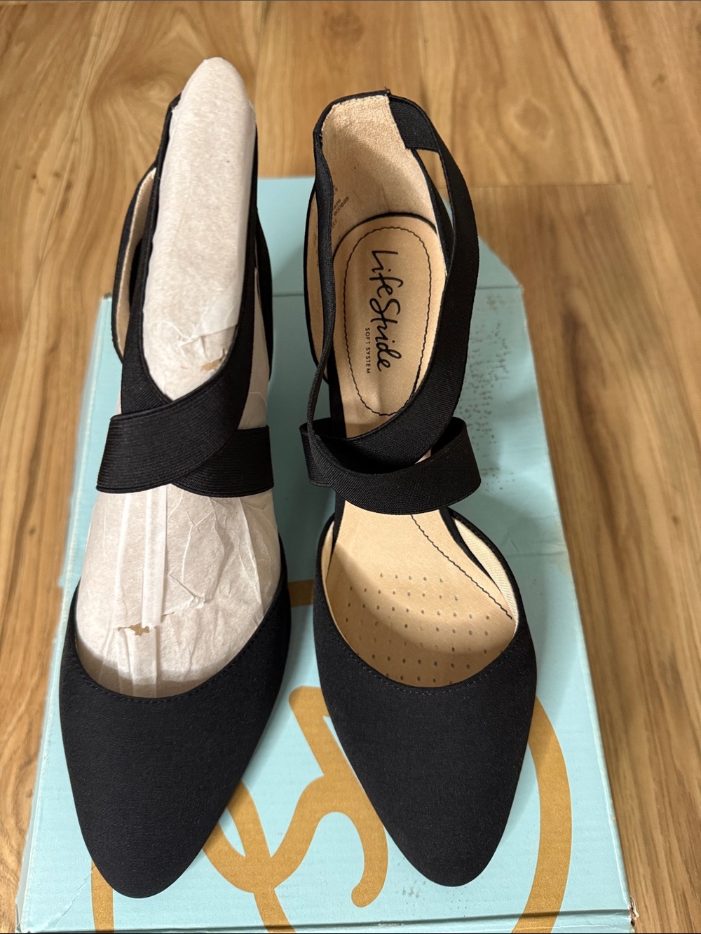 Life Stride Women’s Black Pointed-Toe Elastic Strap Flats